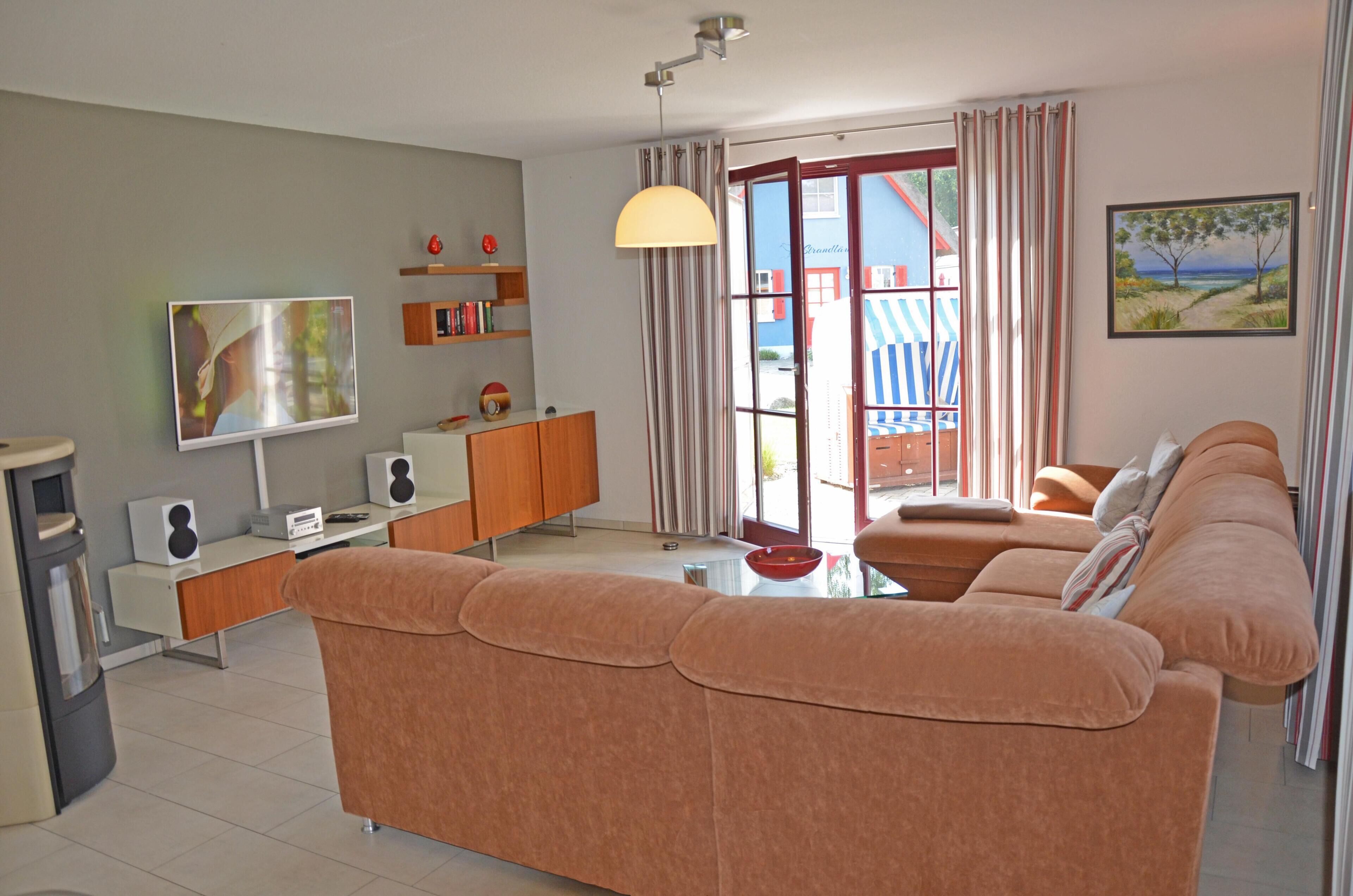Téléviseur, foyer, lecteur de DVD, chaîne audio