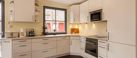 Coffee/tea maker, fridge, microwave, oven