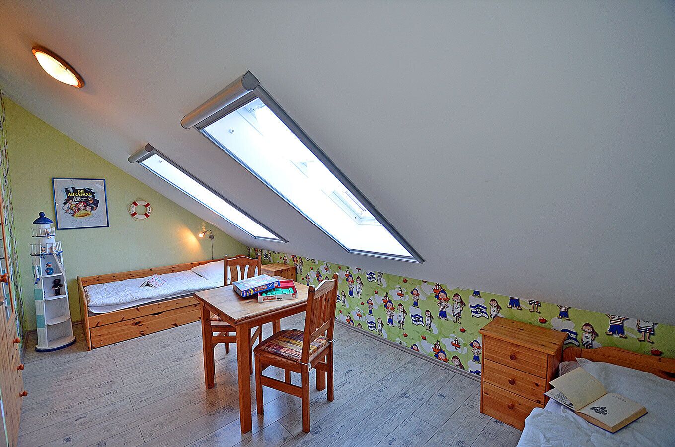 3 bedrooms, travel crib, WiFi (free)