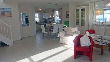 TV, fireplace, DVD player