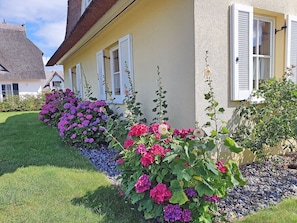 Exterior detail - Vacation home with a fireplace, about 400 meters from the sandy beach, with a washing machine and Wi-Fi (Glowe)