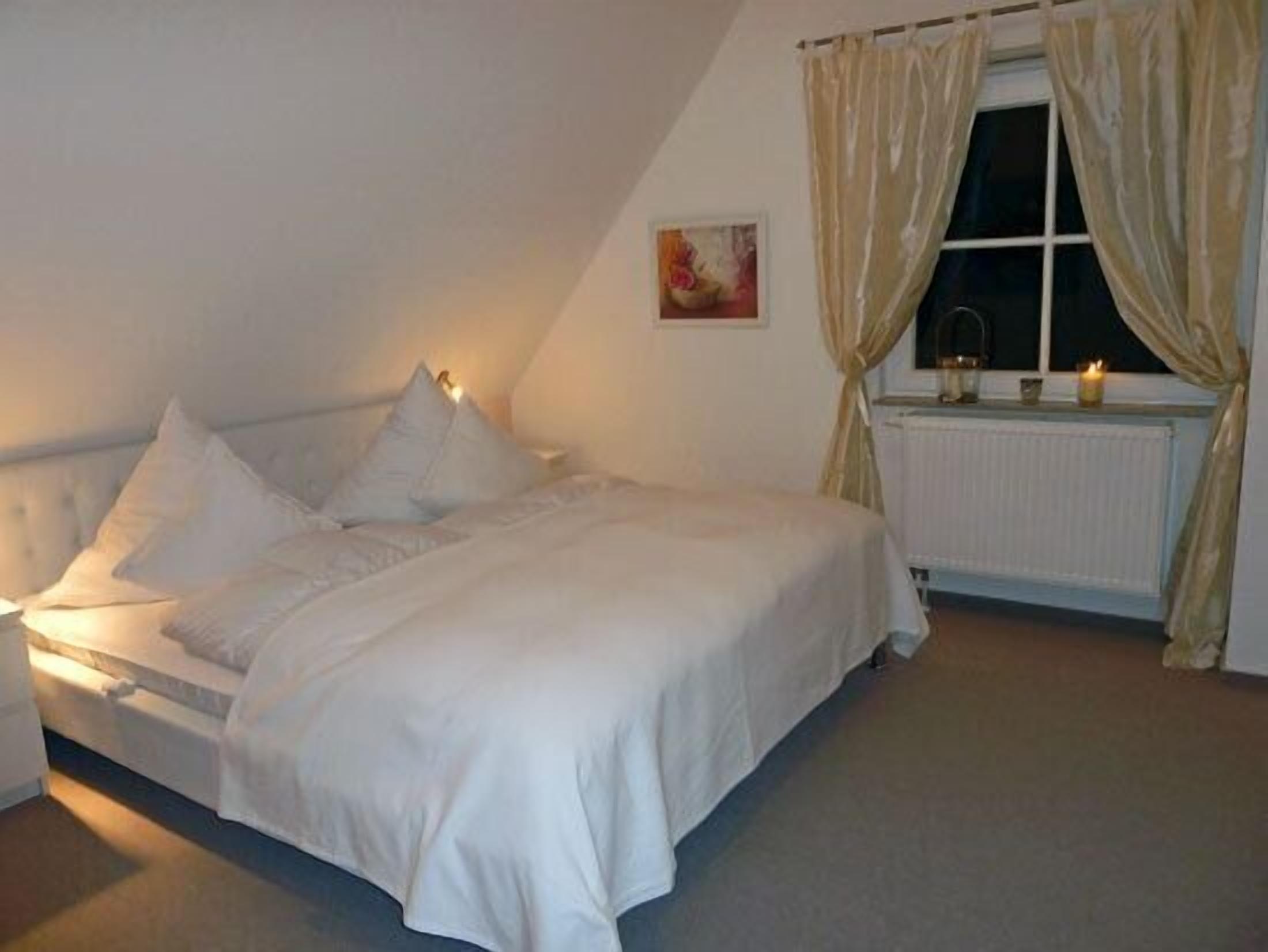 3 bedrooms, iron/ironing board, free WiFi