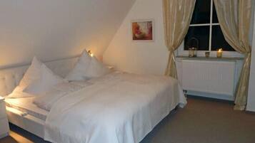 3 bedrooms, iron/ironing board, free WiFi