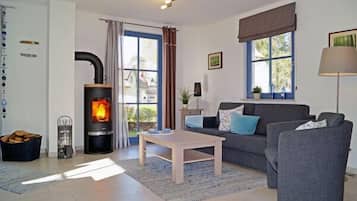 TV, fireplace, stereo