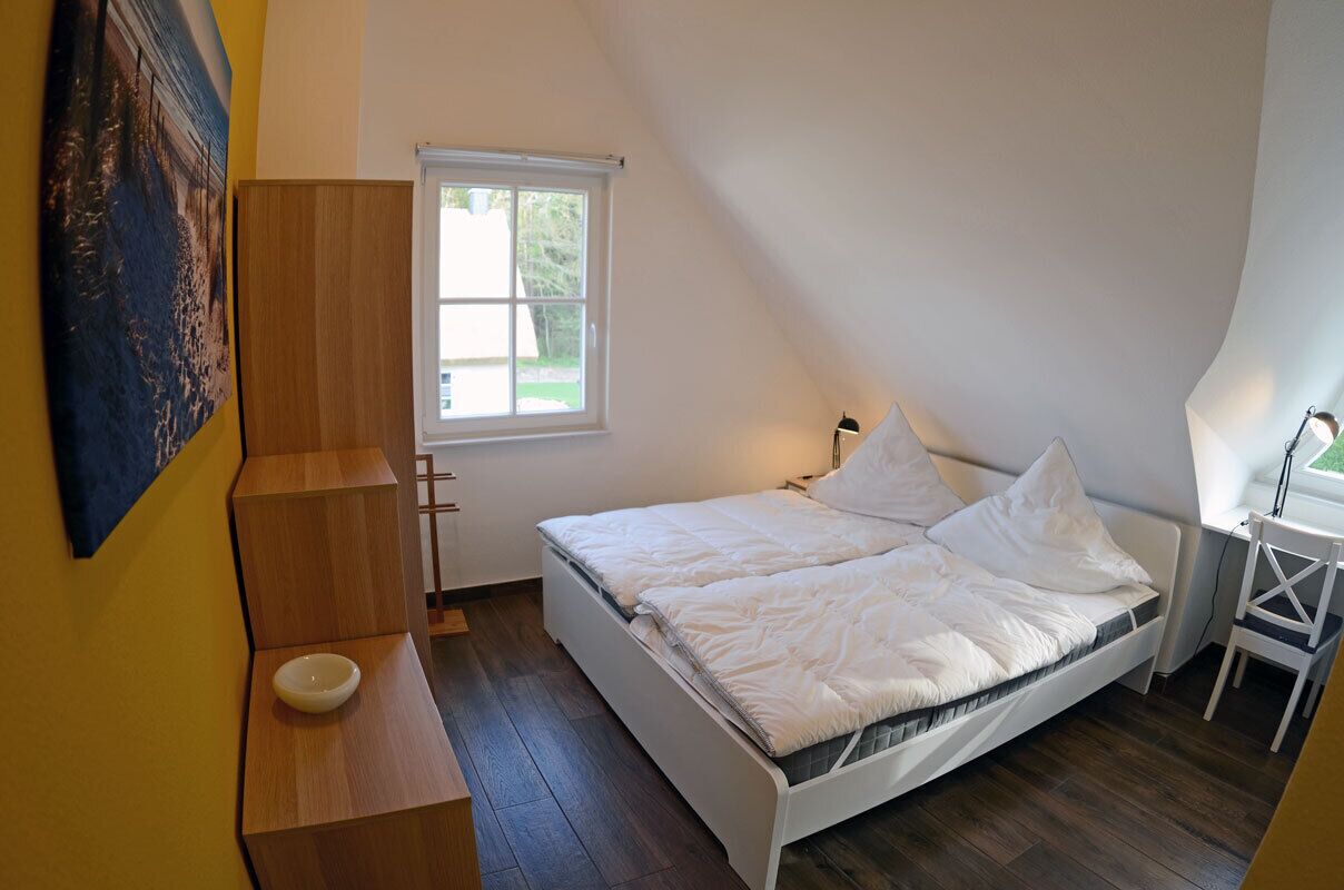 4 bedrooms, travel crib, WiFi (free)