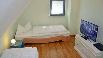 3 habitaciones, tabla de planchar con plancha y cuna de viaje