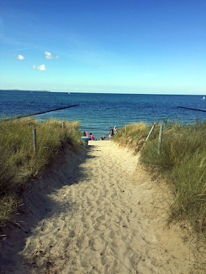 Nær stranden