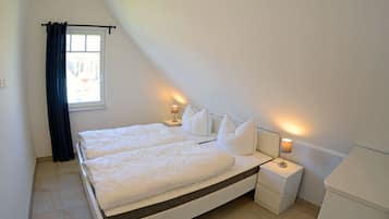 4 bedrooms, travel cot, free WiFi