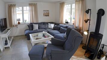 Fernseher, Kamin, DVD-Player, Stereoanlage