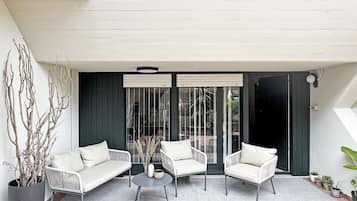 Apartamento, 2 quartos, varanda | Terraço/pátio