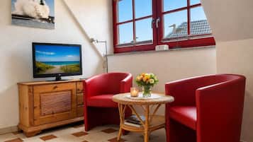 Televisión, chimenea, reproductor de DVD, estéreo