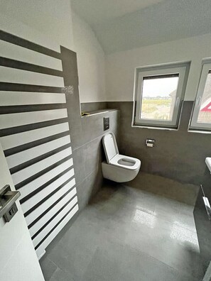 Bathroom - Vrbo Property (Glowe)