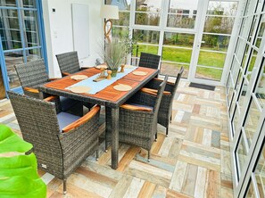 Outdoor dining - Vrbo Property (Glowe)