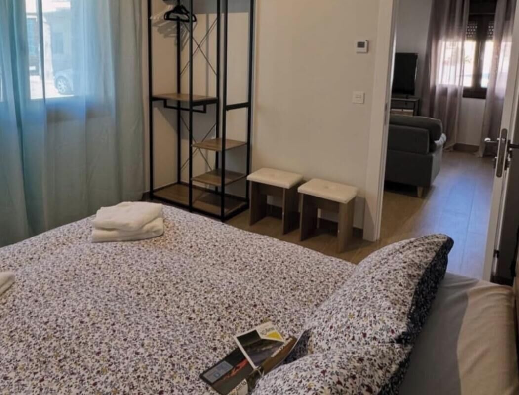 6 dormitorios, tabla de planchar con plancha, Internet y ropa de cama