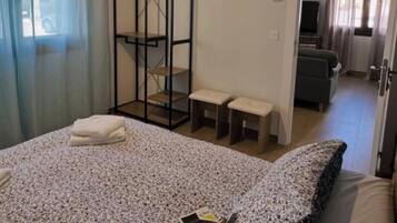 6 dormitorios, tabla de planchar con plancha, Internet y ropa de cama