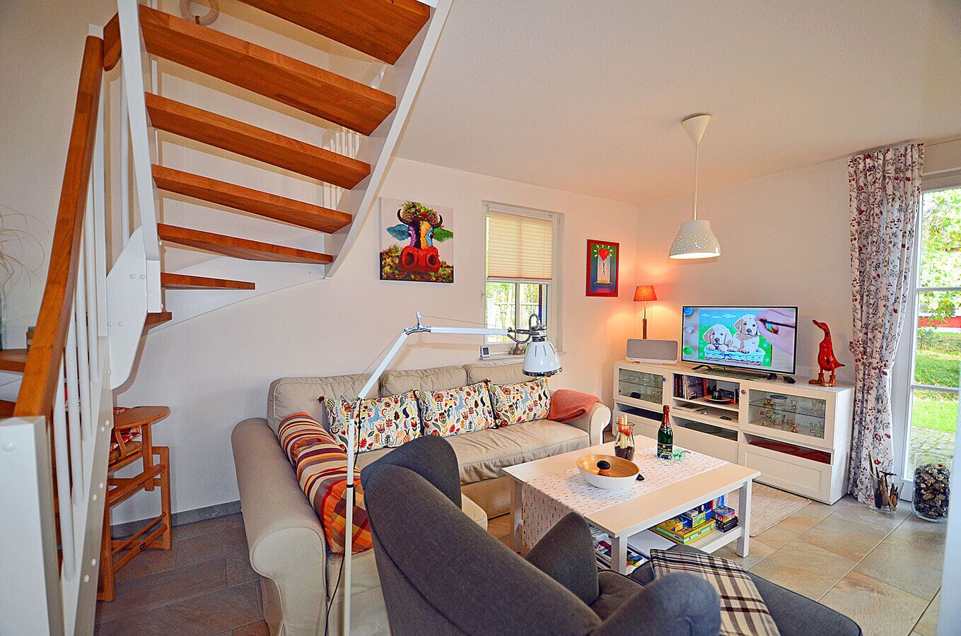 TV, fireplace, DVD player, books