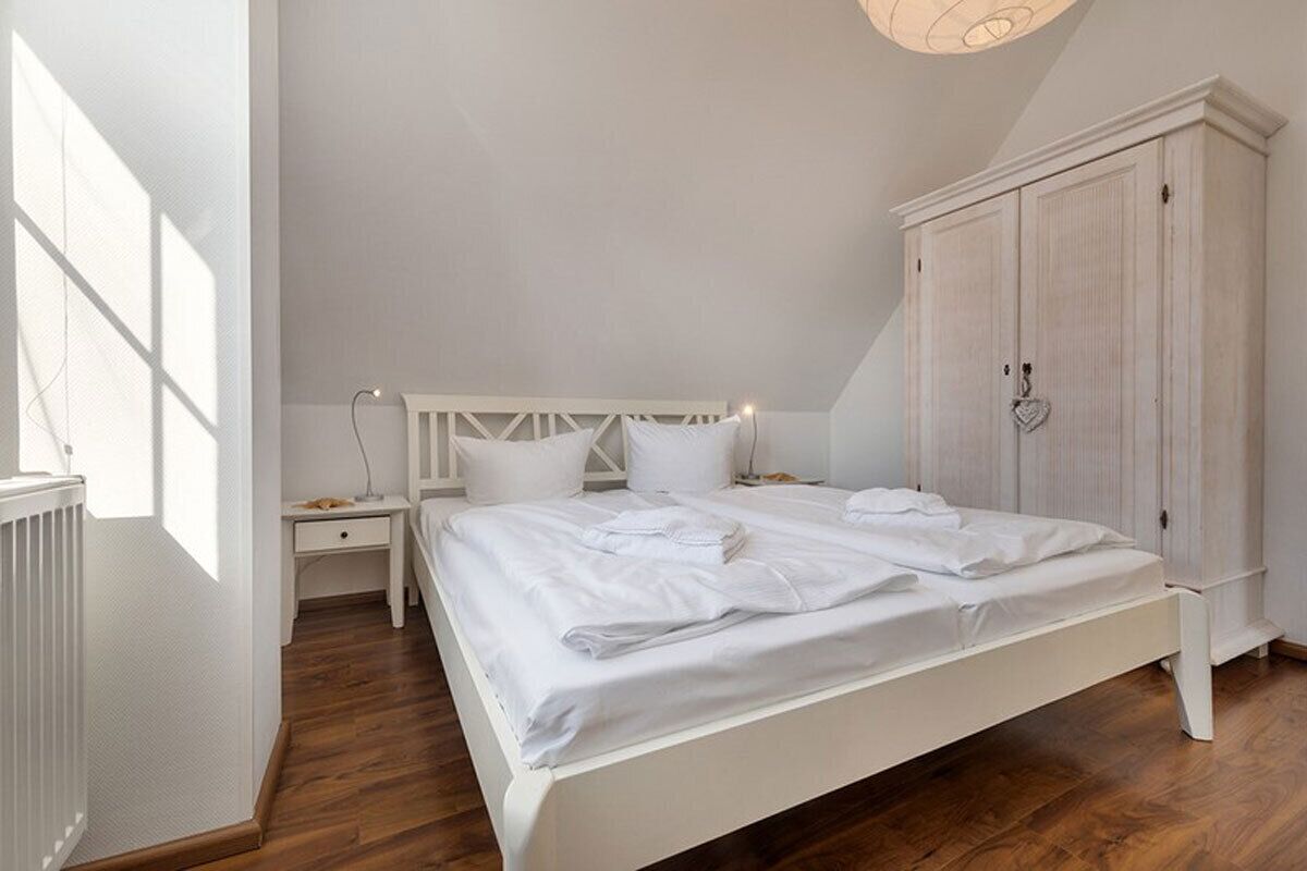 2 bedrooms, iron/ironing board, free WiFi