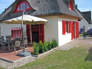 Outdoor dining - Vrbo Property (Glowe)