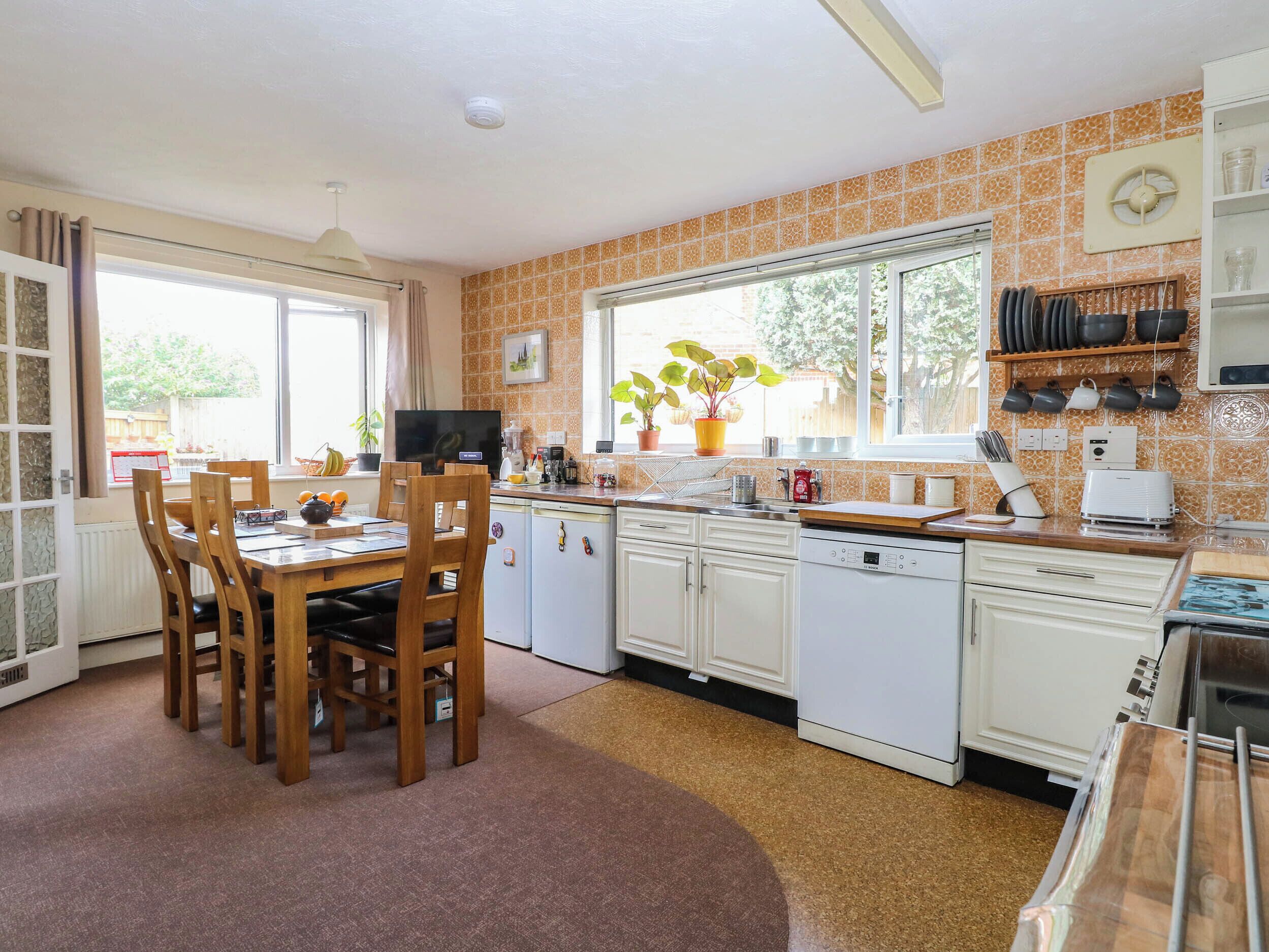 Dishwasher, cookware/dishes/utensils