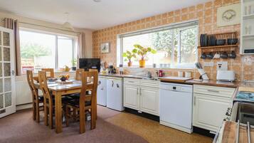 Dishwasher, cookware/dishes/utensils
