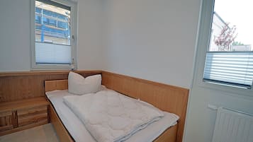 3 bedrooms, desk, iron/ironing board, travel crib