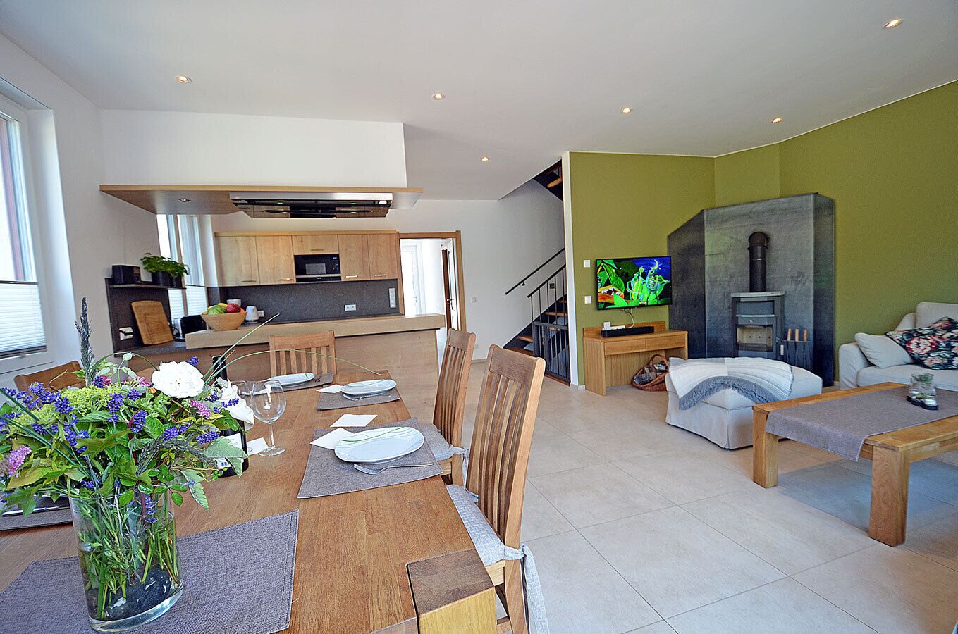TV, fireplace, table tennis, stereo