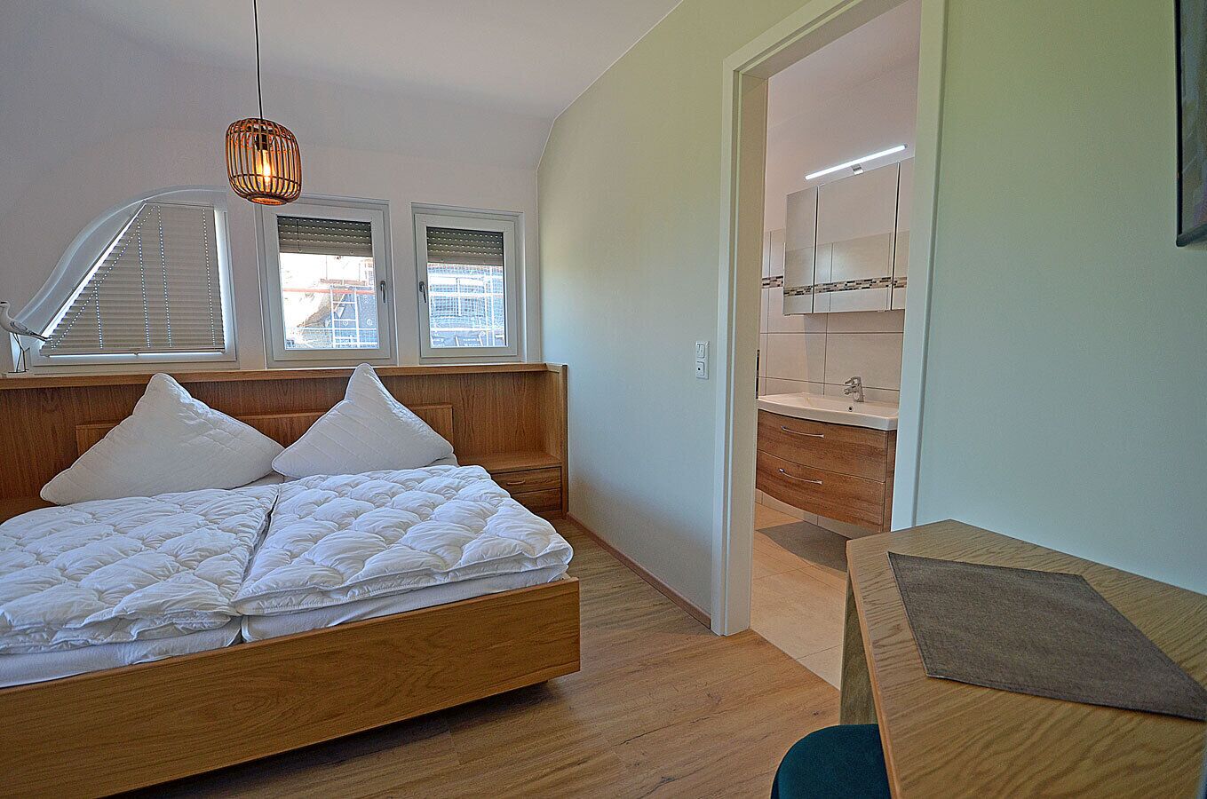 3 bedrooms, desk, iron/ironing board, travel crib