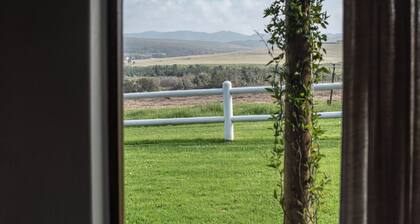 Merino - 2 bedroom cottage in welcoming Stanford with stunning views and space
