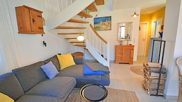 Fernseher, Kamin, Stereoanlage