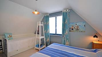 2 bedrooms, travel cot, free WiFi