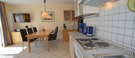 Coffee/tea maker, fridge, microwave, oven