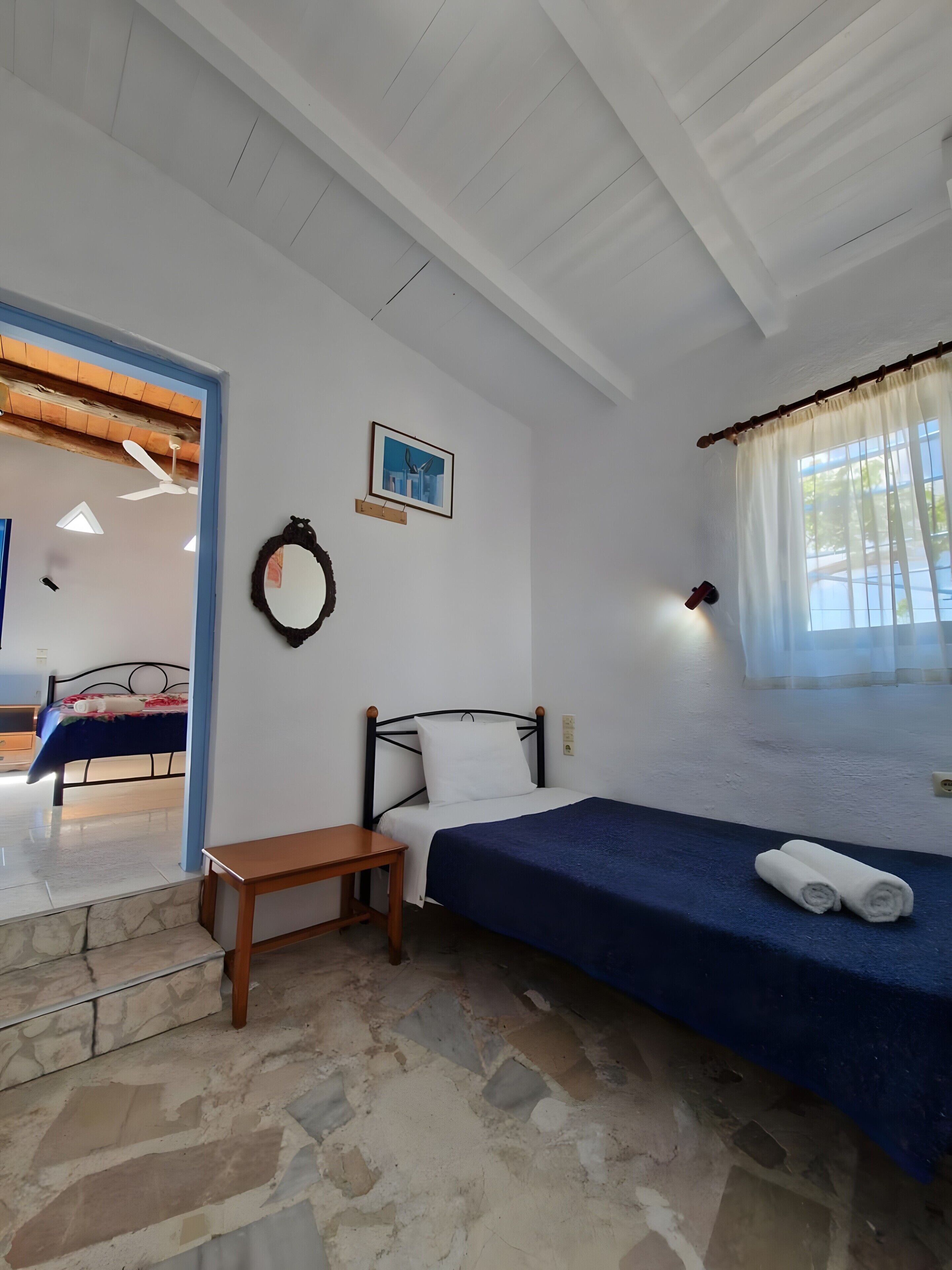 Ferros/tábuas de passar roupa, Wi-Fi, roupa de cama