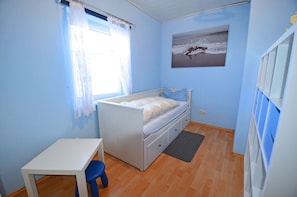 WiFi (free) - Just 700 meters from the sandy Baltic Sea beach, Wi-Fi and a dishwasher, patio with patio furniture (Glowe)