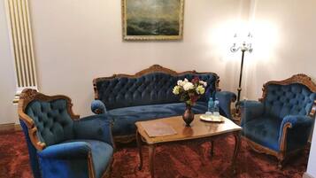 Deluxe Double Room, Private Bathroom, City View | Living area | 32-inch flat-screen TV with cable channels