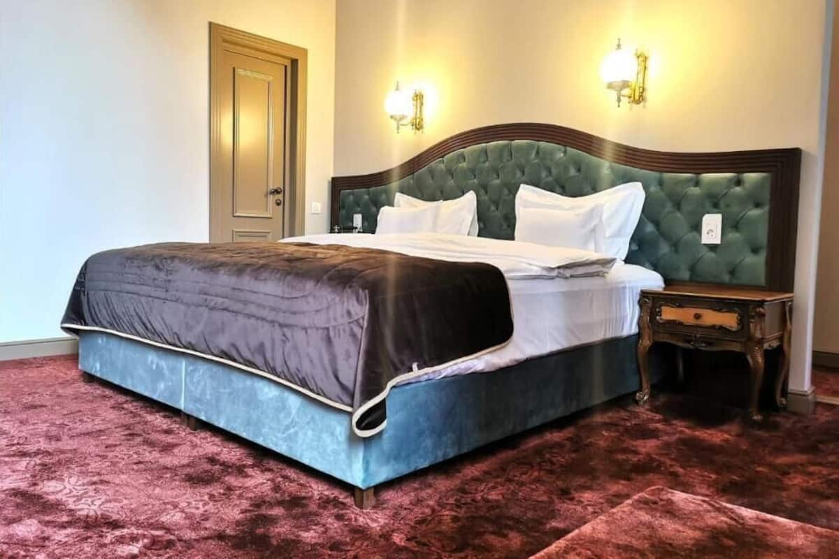 Deluxe dubbelrum - privat badrum - utsikt mot staden | Sängtillbehör av högsta kvalitet och minibar