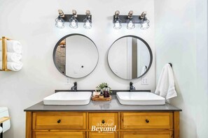 Bathroom - Gettin' Woodsy and Cutesy by Lake Travis (Lago Vista)