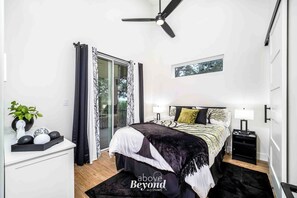 Room - Gettin' Woodsy and Cutesy by Lake Travis (Lago Vista)