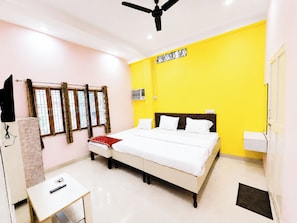 Quarto triplo luxo, ar-condicionado | Roupas de cama antialérgicas, quartos à prova de som, Wi-Fi de cortesia