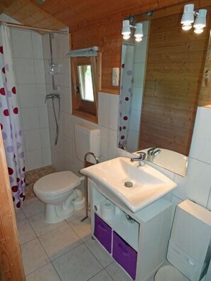Bathroom - Vrbo Property (Altenkirchen)