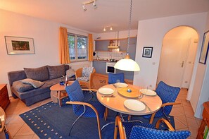 Interior - Apartment with a terrace and internet, about 900 m from the sandy beach, about 500 m from the harbor (Breege)
