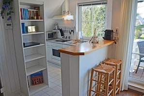 Coffee/tea maker, fridge, microwave, oven - Tastefully decorated, 1st floor, Wi-Fi, washer and dryer, 900m from the beach (Breege)