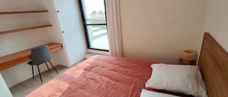 5 makuuhuonetta, silitysrauta/-lauta, Wi-Fi, vuodevaatteet