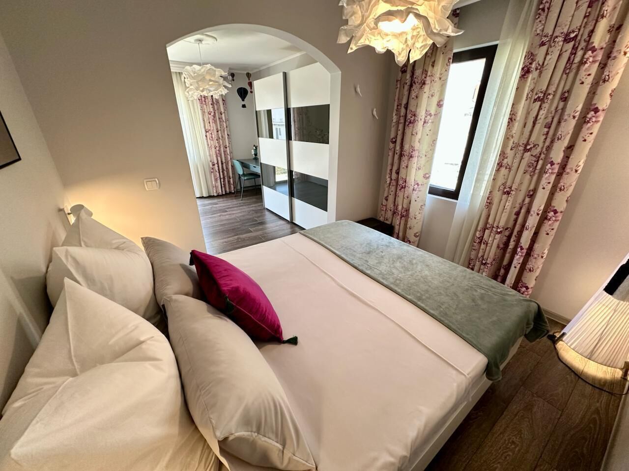 Iron/ironing board, internet, bed sheets