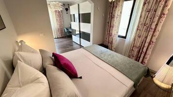 Iron/ironing board, internet, bed sheets