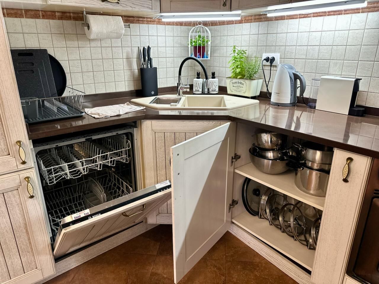 Private kitchen
