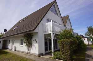 Exterior - Only 900 meters from the beach, ground floor with terrace, Internet/Wi-Fi, accommodates up to 3 people (Breege)