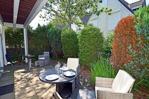 Outdoor dining - Vrbo Property (Breege)