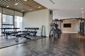 Fitness facility - Gogoto10 Luxury 2BR Paramount 64F Infinity Pool (Dubai)