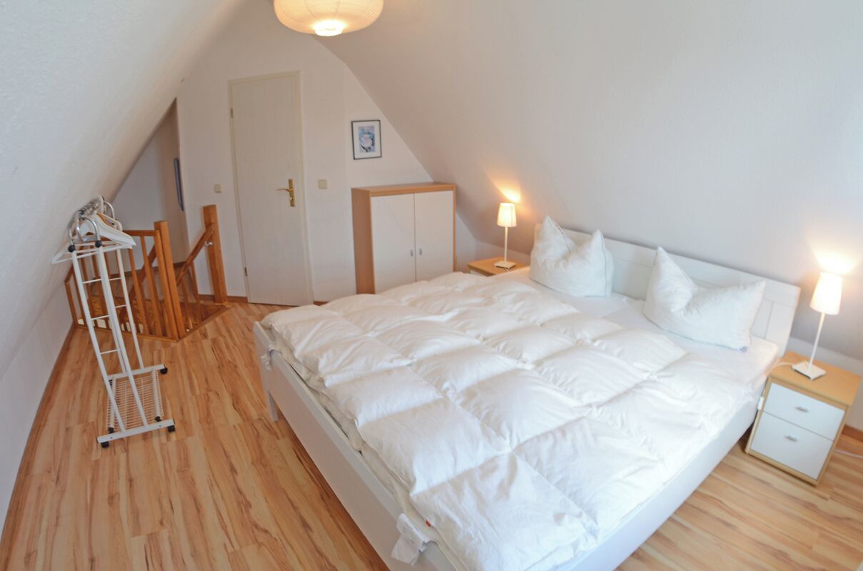 1 Schlafzimmer, Reisekinderbett