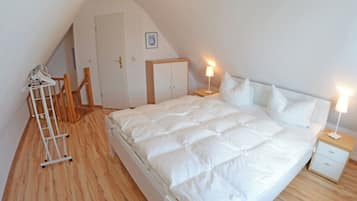 1 Schlafzimmer, Reisekinderbett